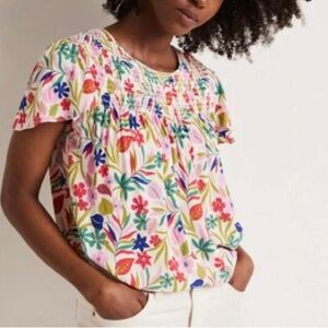 🦋3/$15 Boden Layla floral print smocked top preowned 6